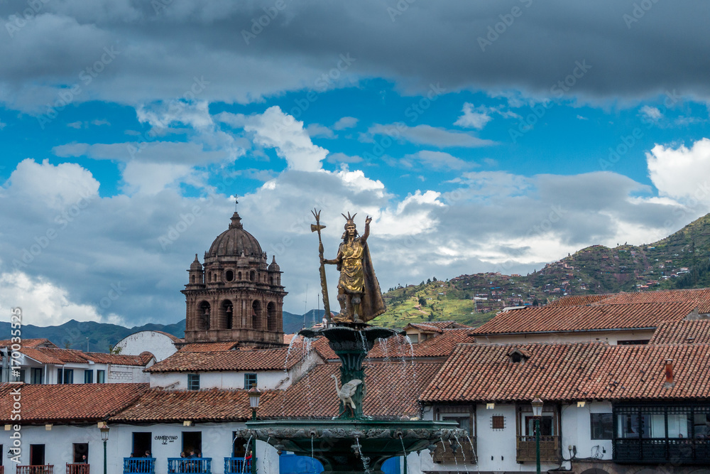 Statue des Inka-Herrschers Pachachutec auf der Plaza de Armas, Cusco