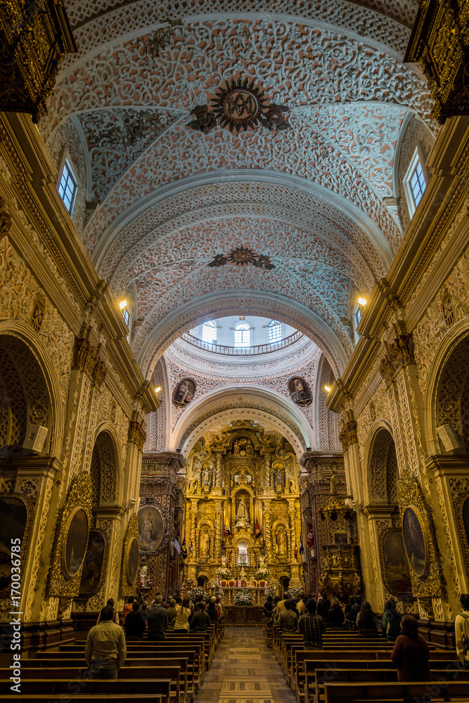 Golden verzierte Iglesia de la Merced in der Altstadt von Quito