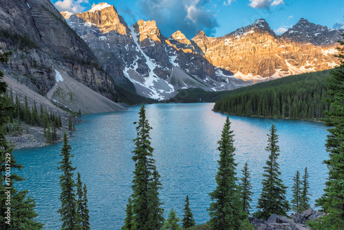 Canadian landscape - Moraine Lake in Banff National Park © lucky-photo