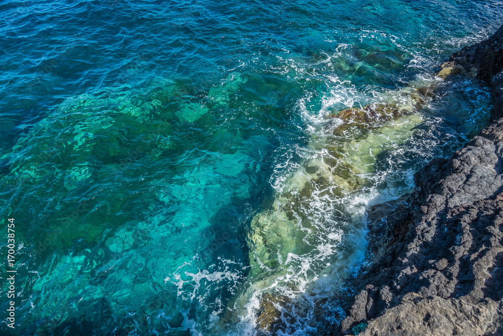 Obraz premium Breakwater in the rocks in La Palma