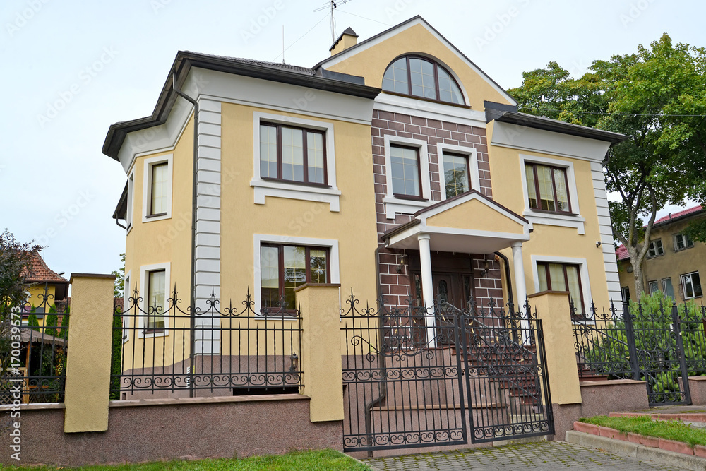 Modern two-storeyed cottage in Kaliningrad