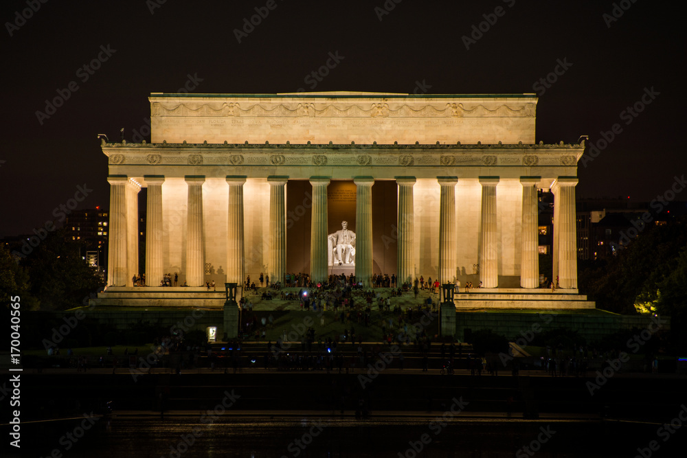 Fototapeta premium Lincoln Memorial After Dark
