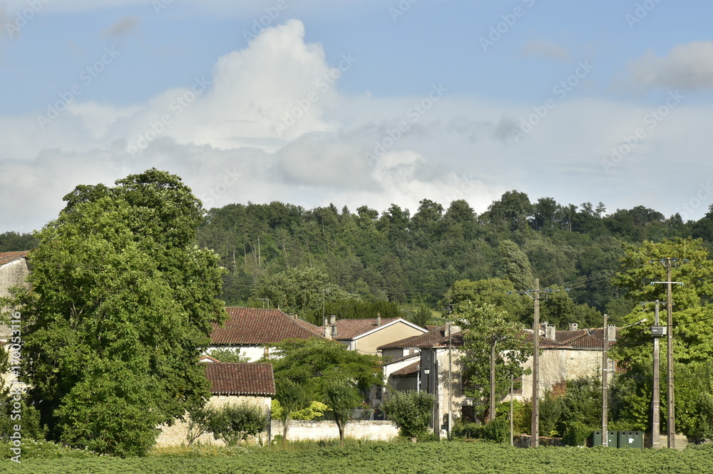 Les maisons et fermes en pleine nature à Champagne, au Périgord Vert