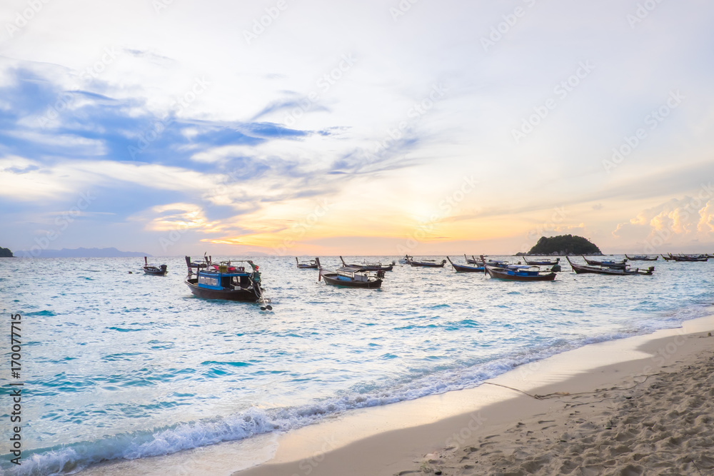 Naklejka premium Fishing boats on the beach at view seascape Lipe Island and beautiful light sunrise in morning