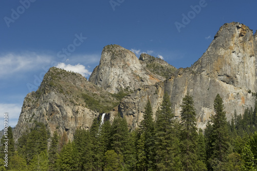 Fototapeta Naklejka Na Ścianę i Meble -  Merced river and El Capitan from Gates of the Valley, Yosemite NP, California, USA