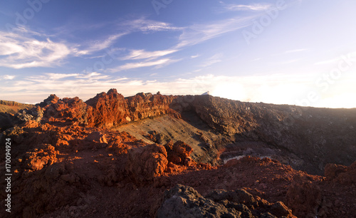 Fotografie Panoramic view - Sunset in Summit of volcano Mt Ngauruhoe it was Mordor Tower - Lord of The Rings trilogy movies, , Tongariro Northern Circuit, Great walk in New Zealand
