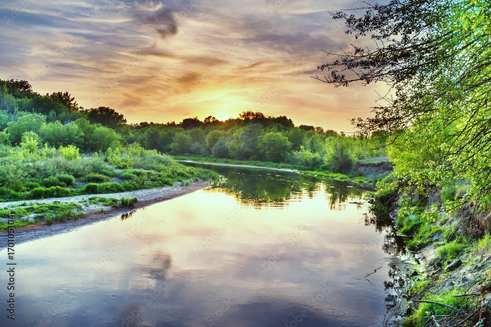 Obraz premium Sunset over river