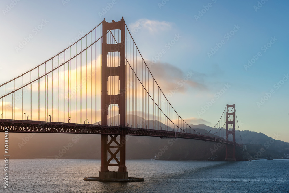 Fototapeta premium Colorful sunset at the Golden Gate Bridge in San Francisco, California, USA