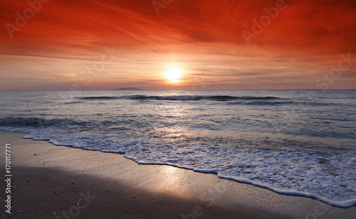 Leinwanddruck Bild - hassan bensliman : Lever de soleil sur plage