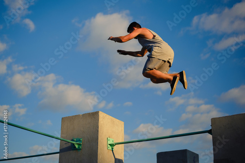 Young guy parkour jumping on the walls © areporter
