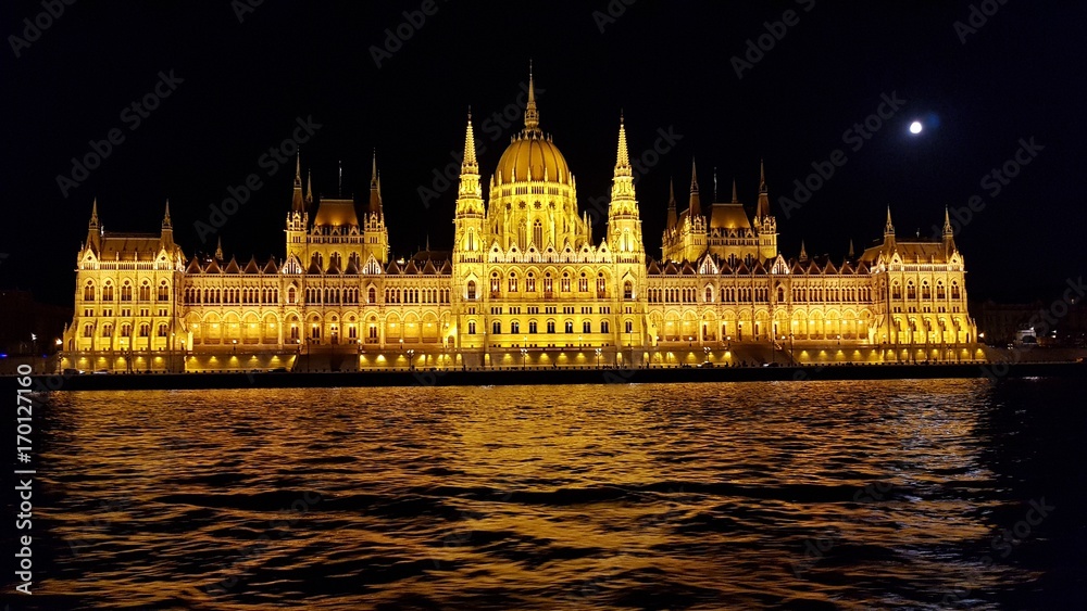 Fototapeta premium Parlement Budapest Nuit
