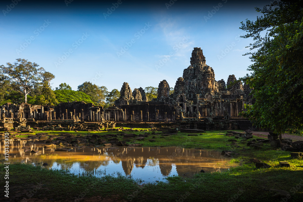 Obraz premium Ancient stone faces of Bayon temple, Angkor wat Siam Reap Cambodia