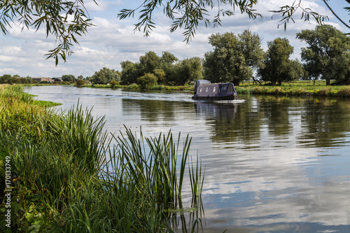 Canvas-taulu Outskirts of Ely on the River Great Ouse
