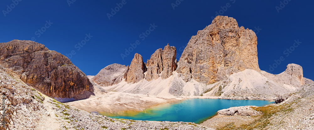 Lago d’Antermoia - Catinaccio Rifugio Antermoia foto de Stock | Adobe Stock