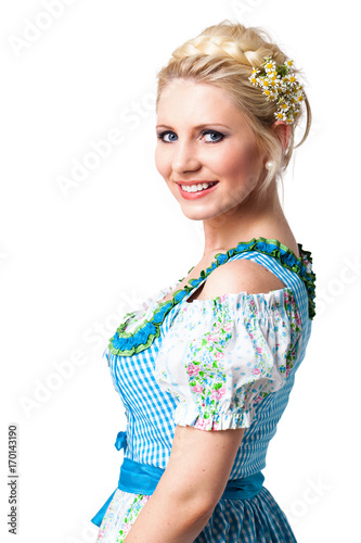 junge blonde Frau im Dirndl 