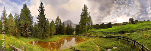 Kleiner Bergsee auf der Seceda im Puez-Geisler Nationalpark