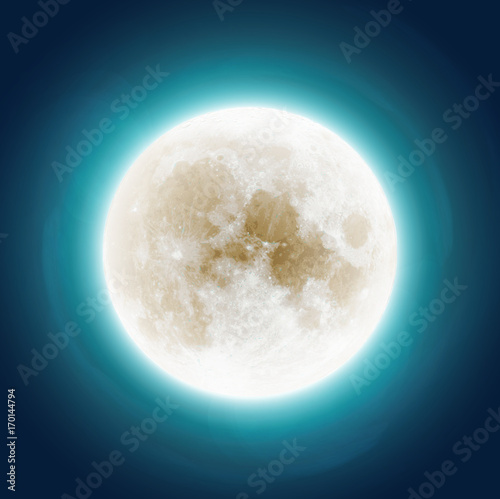 Vollmond leuchtend, realistisch