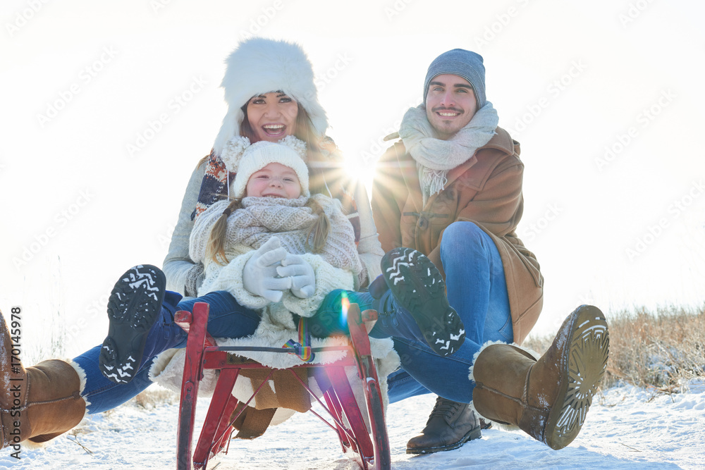 Familie mit Kind beim Schlitten fahren Stock Photo | Adobe Stock