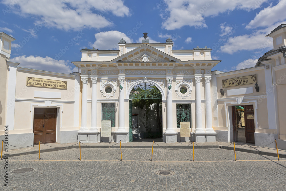 Φωτογραφία Entrance to the Karaite kenas complex in the city of Evpatoria, Republic of Crim