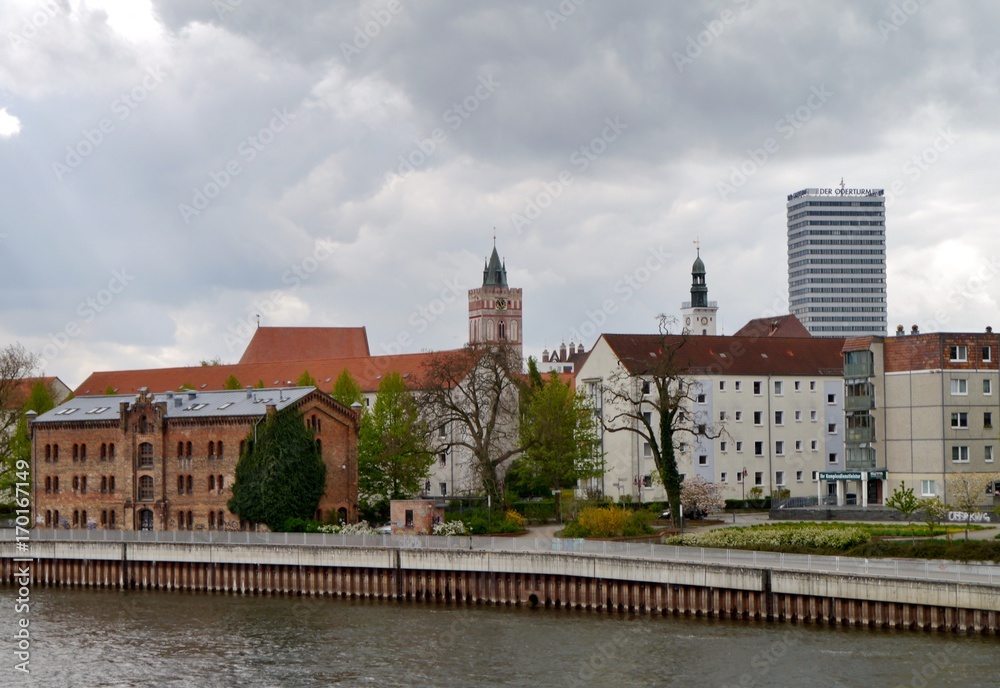 Fototapeta premium Ufer der Oder in Frankfurt/Oder