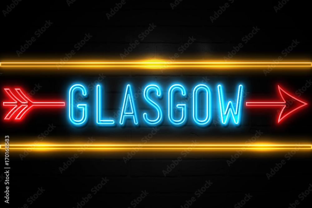 Obraz premium Glasgow - fluorescent Neon Sign on brickwall Front view