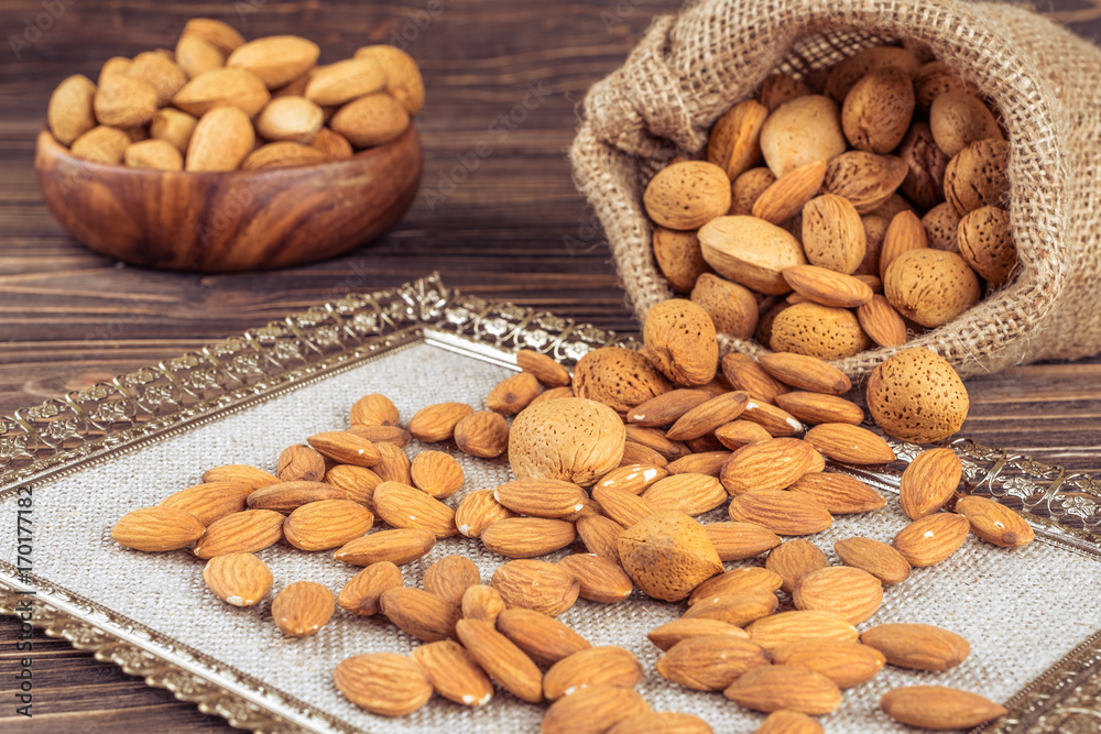 almonds almonds