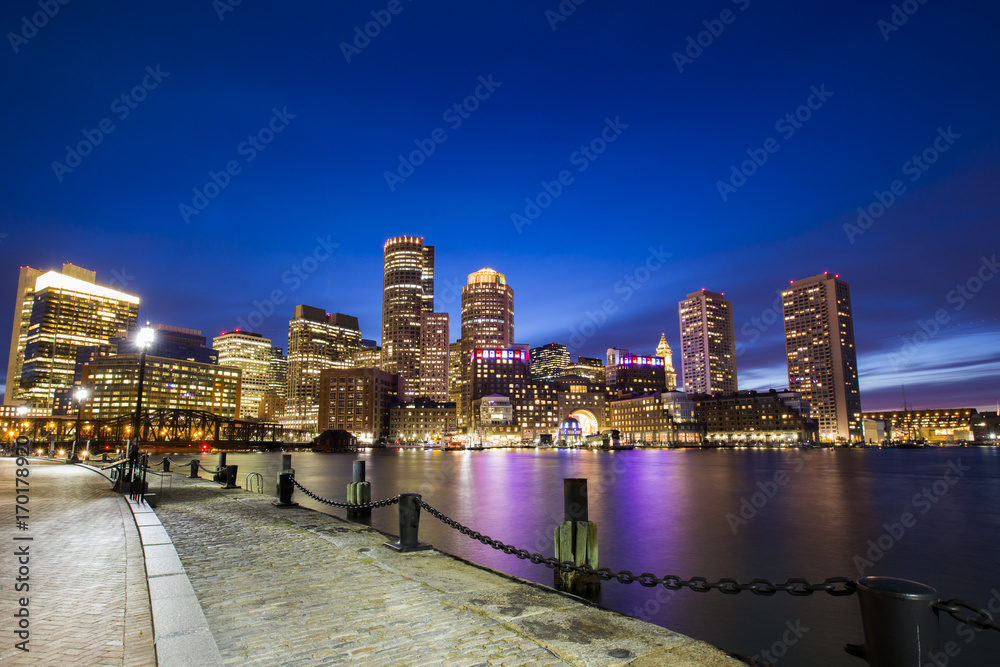 Naklejka premium Boston Skyline from Downtown Harborwalk at Night 