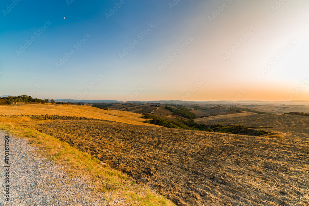 Obraz premium Sunset on Tuscan fields
