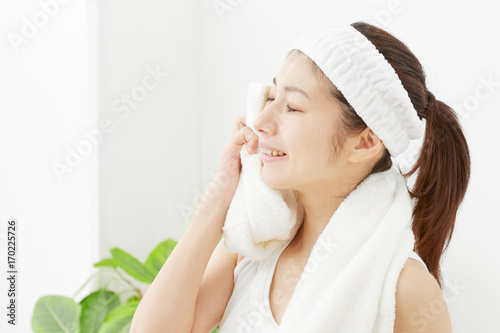 女性 湯上がり お風呂上がり 風呂上がり 笑顔 笑う 微笑む バスタイム お風呂 タオル バスタオル 顔 拭く 汗 バスルーム 洗面所 洗面室 日本人 アジア人 バストアップ 上半身 かわいい 若い 首 掛ける スポーツ エクササイズ スポーツウーマン 女性 湯上がり お風呂上がり 風呂上がり 笑顔 笑う 微笑む バスタイム お風呂 タオル バスタオル 顔 拭く 汗 バスルーム 洗面所 洗面室 日本人 アジア人 バストアップ 上半身 かわいい 若い 首 掛ける スポーツ エクササイズ スポーツウーマン