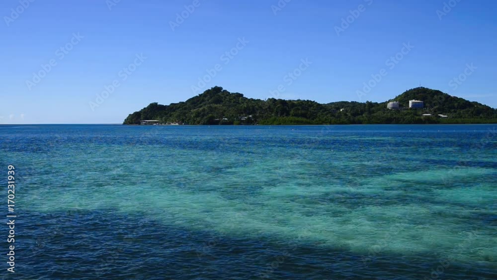 パラオの美しい海と島影 パラオの美しい海と島影