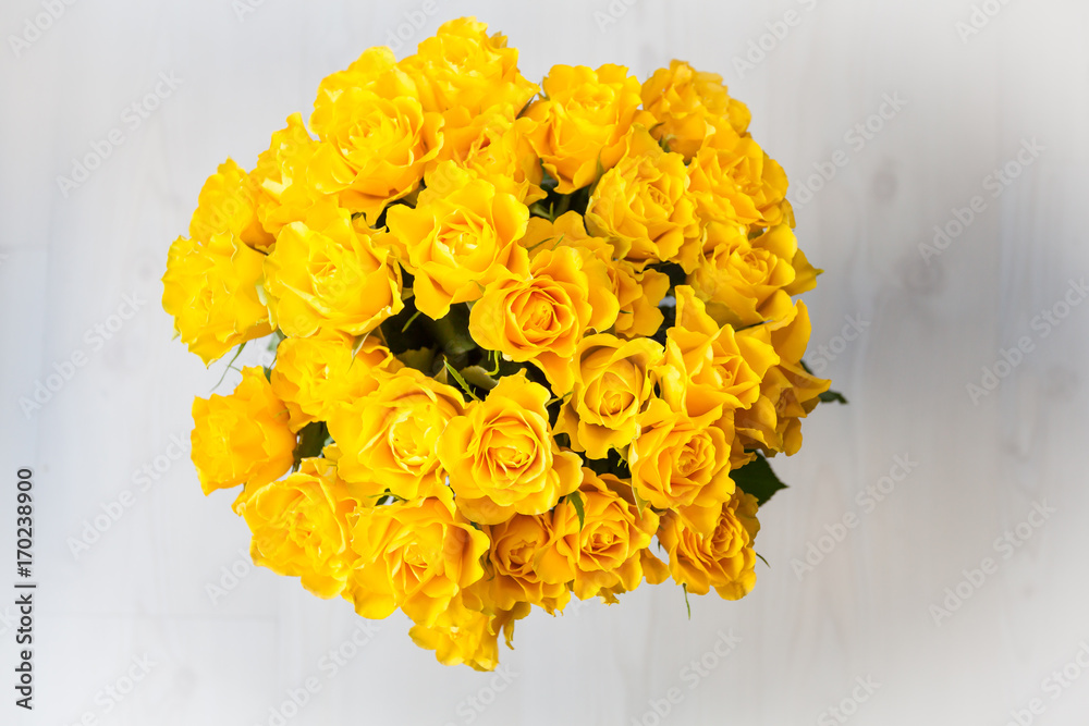 bukett med gula rosor ovanifrån Stock Photo | Adobe Stock