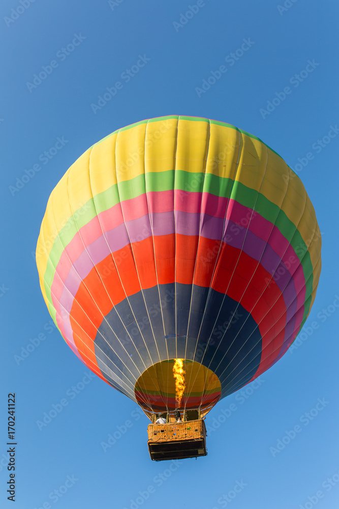 Naklejka premium Hot air baloon in blue sky close-up