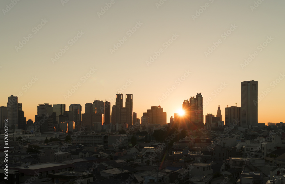 東京風景 新宿高層ビル群 日の出 太陽光線 東京風景 新宿高層ビル群 日の出 太陽光線