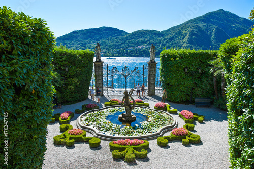 Architectures and landscapes of Como Lake