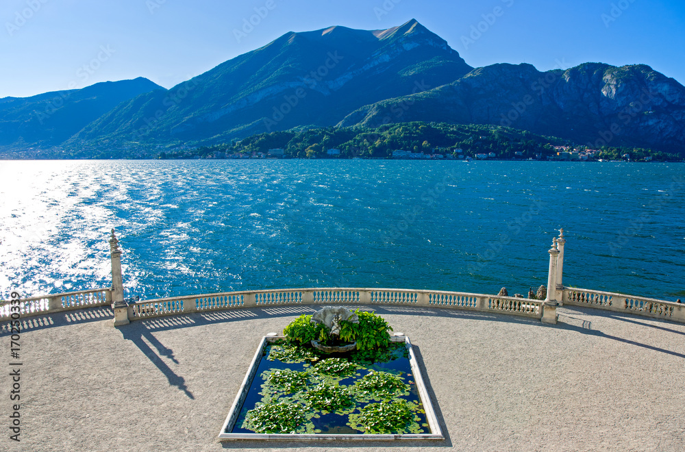 Fototapeta premium Architectures and landscapes of Como Lake