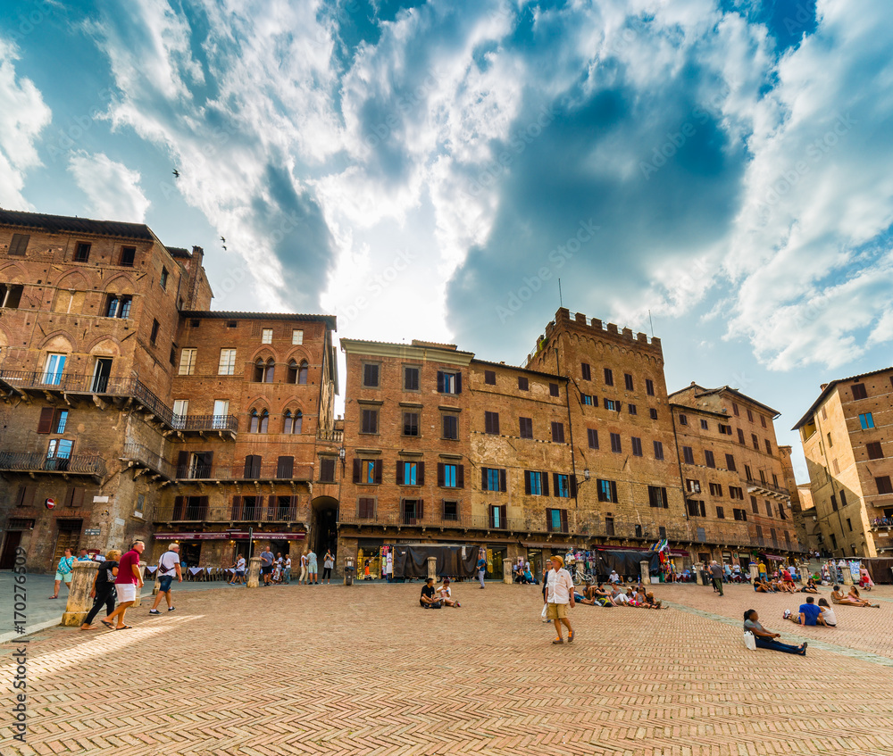 tourists enjoying main square in Siena