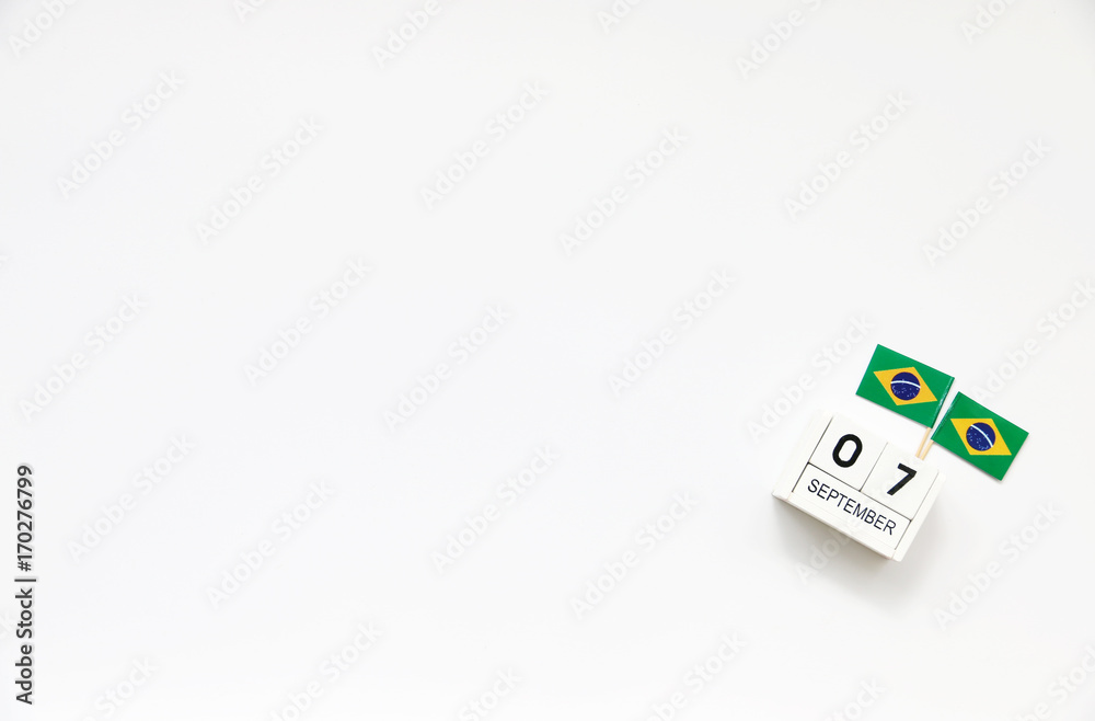 Obraz premium SEPTEMBER 7 Wooden calendar Concept independence day of Brazil and Brazil national day.with space for your text