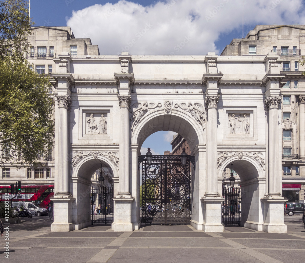 Obraz premium Marble Arch is a 19th-century white marble faced triumphal arch in London