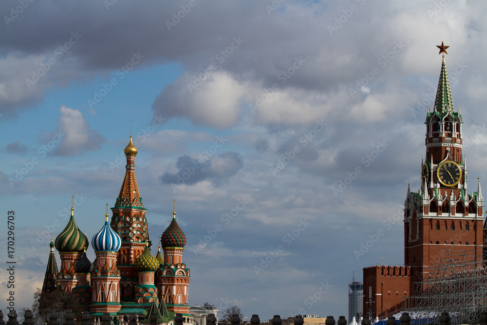 Fototapeta premium picture of san basil in red square one of the most important monument of moskow russia