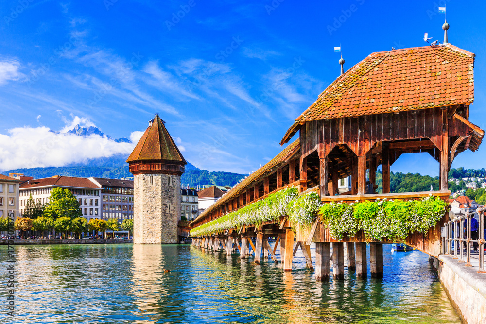 Lucerne, Switzerland. Chapel bridge. Foto, Poster, Wandbilder bei  EuroPosters