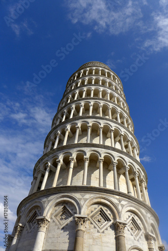 イタリアのピサの斜塔