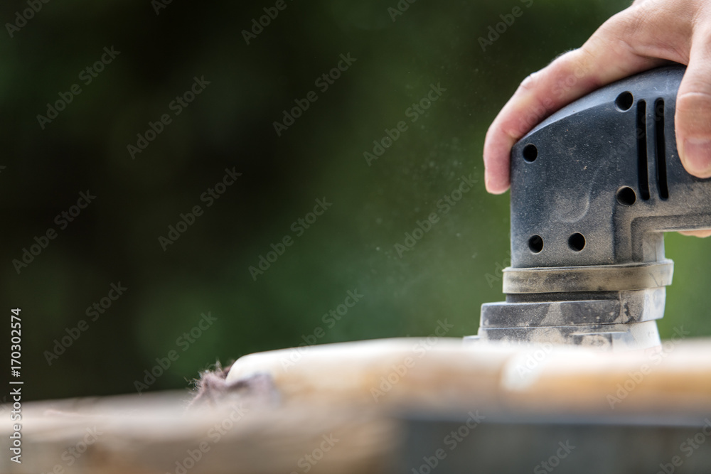 Nahaufnahme von Schwingschleifer oder Schleifmaschine für Holz Stock-Foto |  Adobe Stock