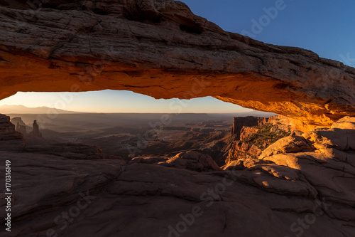 Sonnenaufgang am Mesa Arch in Utah USA