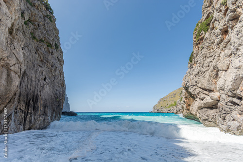 Fotografi Strand des Torrent de Pareis bei starkem Wellengang