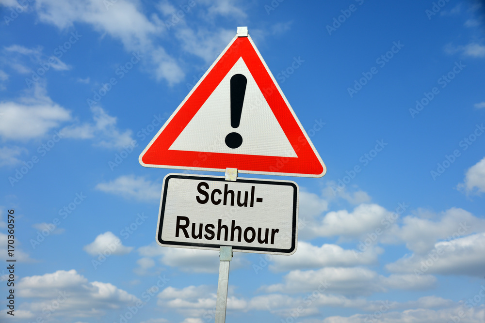 Schul-Rushhour, Schulweg, Elterntaxi, Schüler, Kinder, Schulbeginn, Schulende, Schild, Achtung, symbolisch, Unterricht, Verkehrspädagogik, Verkehrsstau, Verkehrserziehung, Helikoptereltern Schul-Rushhour, Schulweg, Elterntaxi, Schüler, Kinder, Schulbeginn, Schulende, Schild, Achtung, symbolisch, Unterricht, Verkehrspädagogik, Verkehrsstau, Verkehrserziehung, Helikoptereltern