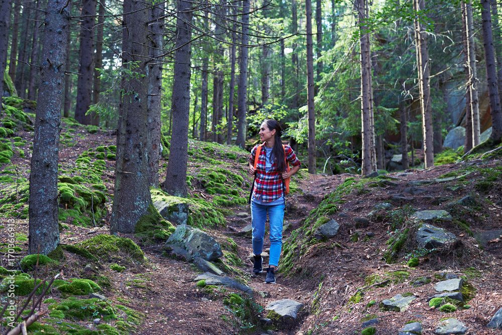 Obraz premium Young pregnant female hiking along on mountain path