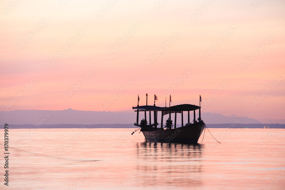 Obraz premium Koh Rong Cambodia Sunrise Boat
