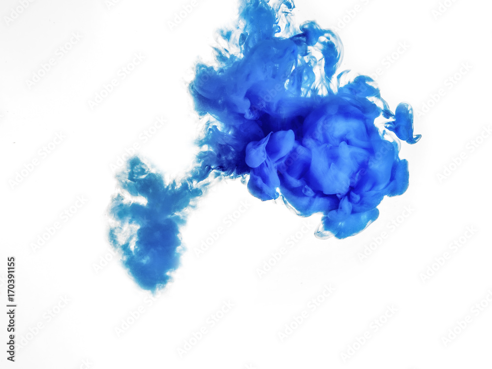 Obraz premium Ink swirl in water isolated on white background. The paint in the water. Soft dissemination a droplets of blue ink in water close-up. Abstract background. Soft focus.
