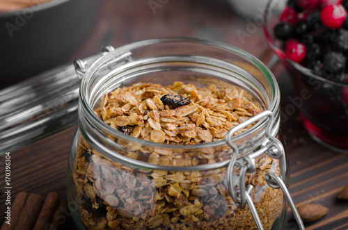 Baked granola with berries © Stepanek Photography