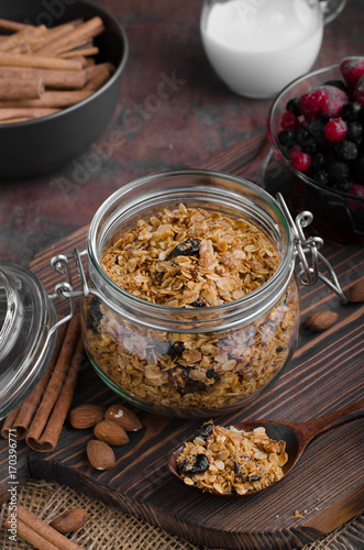 Baked granola with berries